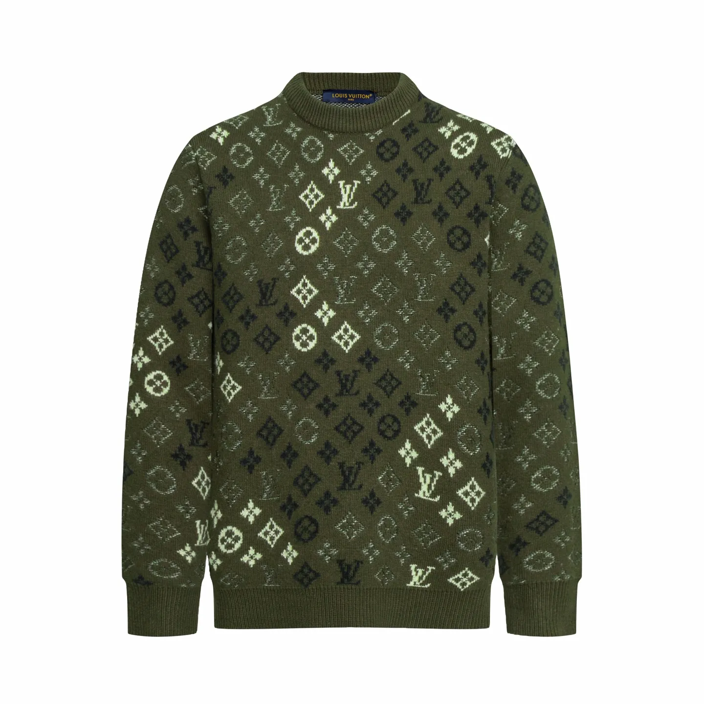 🅿️560 1v 26SS all-over green camouflage jacquard crew neck sweater. The original version was purchased and developed for 16,360 yuan. The fabric is made of high-quality wool blended fabric, which is soft to the touch and has excellent warmth retention. The overall design adopts a round neck, and the collar, cuffs and hem are all ribbed, with moderate elasticity, comfortable to wear and not easy to deform. The main part uses jacquard technology, and the pattern is composed of the brand's iconic letters and geometric figures. The colors are distinct and the three-dimensional effect is strong. Multi-colored yarns are interwoven during the jacquard process to ensure clear patterns and long-lasting washability. The knitting density is uniform and the number of stitches per inch is precisely controlled to ensure the stiffness and breathability of the clothing. The splicing of the shoulders and sleeves adopts seamless technology, with smooth and natural lines without excess threads. The overall workmanship is fine, and every stitch is even and neat, reflecting the high-quality production process. The overall wiring is straight and delicate, the fabric is comfortable and soft, and the color is consistent without color difference. It can be matched with the same style to create a fashionable look and control various occasions. Customized accessories, complete with three standards, the same style for men and women. Size:S-M-L-XL